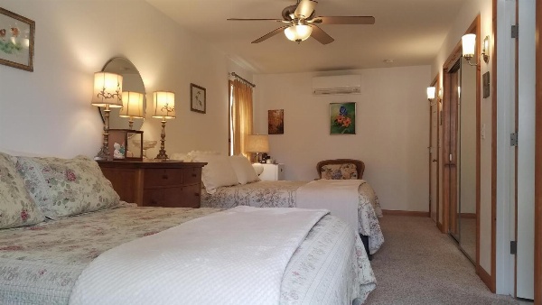 Yosemite Plaisance Bed & Breakfast image 4